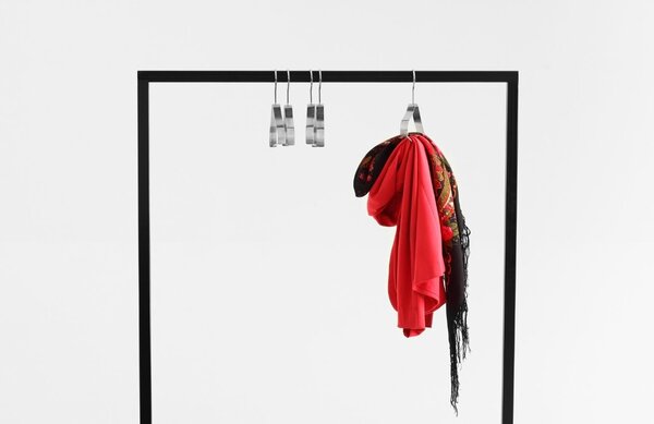 Nordic Design Černý kovový věšák Pablo 100 cm