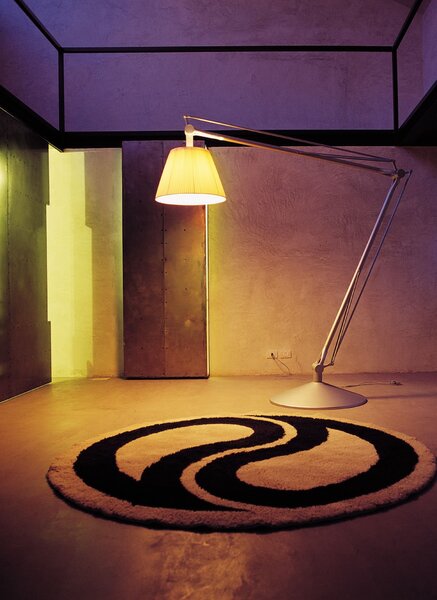 Flos F6366020 SuperArchimoon, designová stojací lampa se stmívačem, 214+242cm, 1x205W, šedá