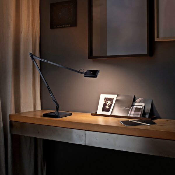 Flos F3311030 Kelvin LED, černá stolní lampa na pracovní stůl, 8W LED 3000K, 48+58cm