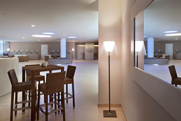 Flos F6301000 KTribe F3, designová stojací lampa se stmívačem, 1x205W E27, čirá, výška 183cm