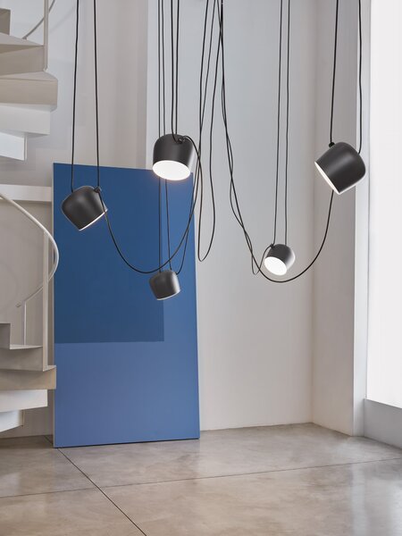 Flos F0090030 Aim, černé závěsné svítidlo pro připojení do stropní rozety, 16W LED 2700K, prům. 24,3cm