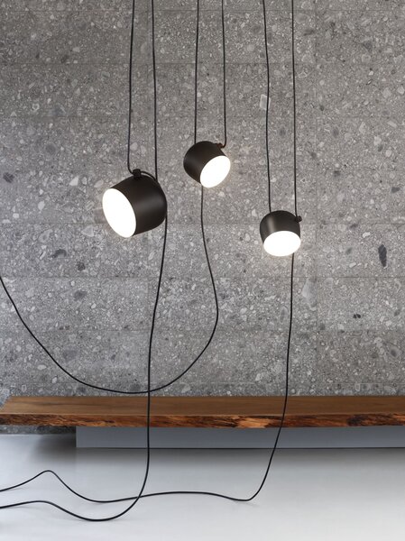 Flos F0090030 Aim, černé závěsné svítidlo pro připojení do stropní rozety, 16W LED 2700K, prům. 24,3cm