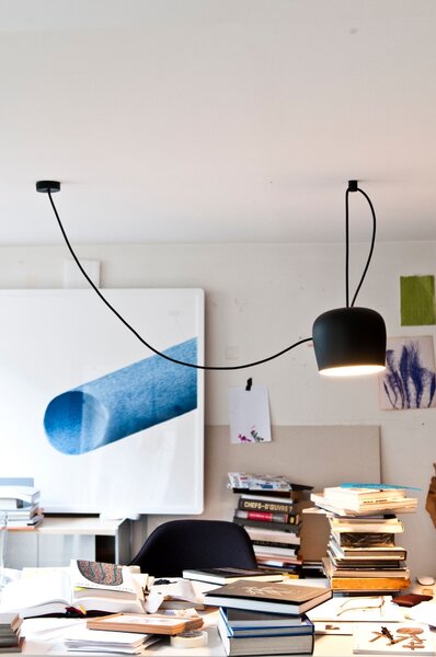 Flos F0090030 Aim, černé závěsné svítidlo pro připojení do stropní rozety, 16W LED 2700K, prům. 24,3cm
