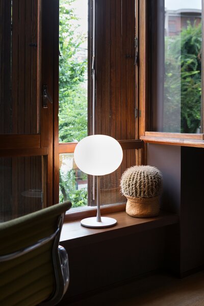 Flos F3020000 Glo-Ball T1, stolní lampa z triplexového skla se stmívačem, stříbrná, 1x150W E27, výška 60cm