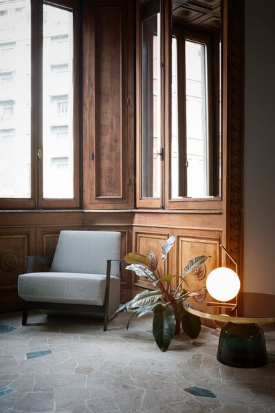 Flos F3171059 IC Lights T1 Low, designová lampa se stmívačem, 1x60W E14, mosaz, Ø 20cm, výška 38cm