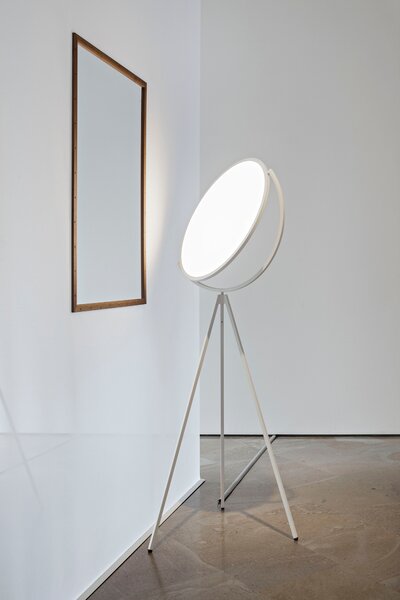 Flos F6630009 Superloon, bílá stojací designová lampa se stmívačem, 40W LED, 197cm