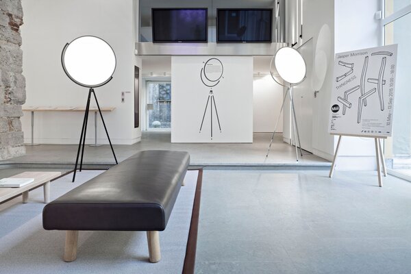 Flos F6630030 Superloon, černá stojací designová lampa se stmívačem, 40W LED, 197cm