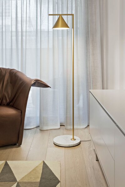 Flos F1530059 Captain Flint, lampa se stmívačem v kombinace mramoru a mosazi, 20W LED 2700K, výška 153,7cm