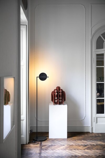Flos F1530030 Captain Flint, lampa se stmívačem v kombinace mramoru a antracitu, 20W LED 2700K, výška 153,7cm