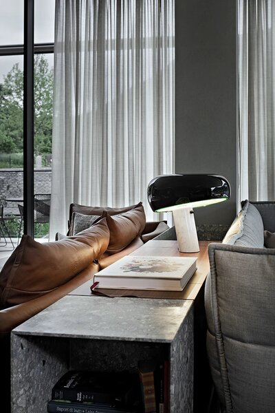 Flos F6380030 Snoopy, designová stolní lampa se stmívačem v kombinaci černé a mramoru, 1x150W E27, výška 36,9cm