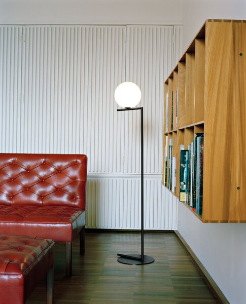 Flos F3173030 IC Lights F1, designová stojací lampa se stmívačem, 1x60W E14, černá, Ø 20cm, výška 135cm