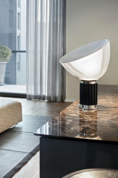Flos F6604030 Taccia small LED, designová lampa se stmívačem, 16W LED 2700K, sklo/matná černá, výška 48,5cm