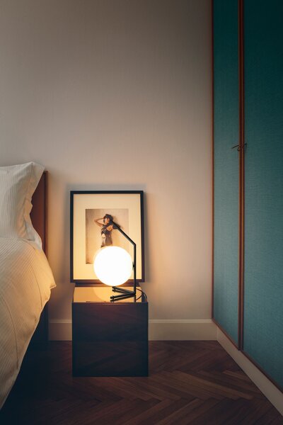Flos F3171030 IC Lights T1 Low, designová lampa se stmívačem, 1x60W E14, černá, Ø 20cm, výška 38cm