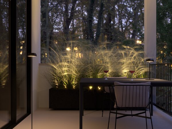 Axolight Float, bílá přenosná lampička na baterii, 3,5W LED 2700K stmívatelná, výška 34,7cm, IP55