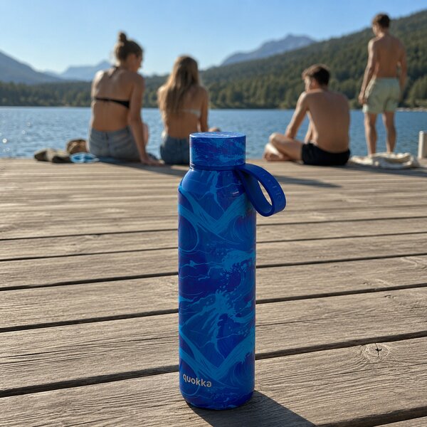 Nerezová termoláhev s poutkem Solid, 630ml, Quokka, waves