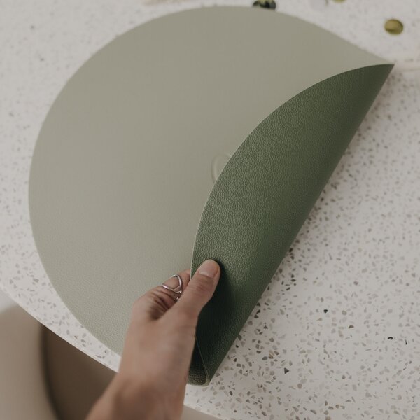 Oboustranné prostírání Heart Green Ø 35 cm