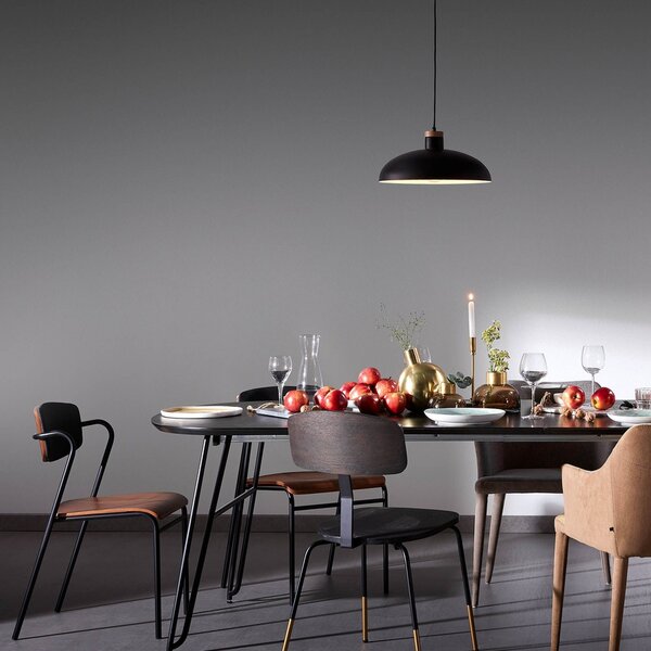 Černé kovové závěsné světlo Kave Home Gotram 38 cm