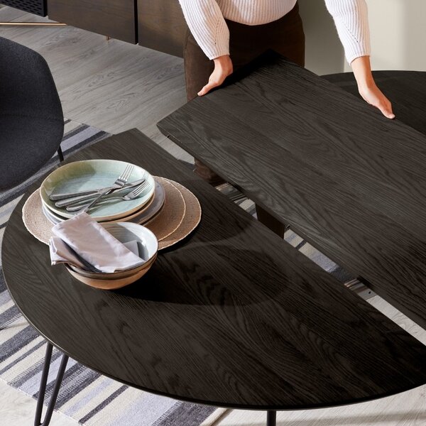 Černý jasanový rozkládací stůl Kave Home Milian 120-200x120 cm