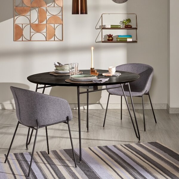 Černý jasanový rozkládací stůl Kave Home Milian 120-200x120 cm