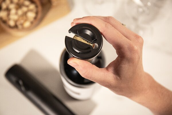 Elektrický otvírák na víno Vacu Vin - USB, včetně Li-ion baterie