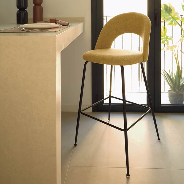 Hořčicově žlutá látková barová židle Kave Home Mahalia 63 cm