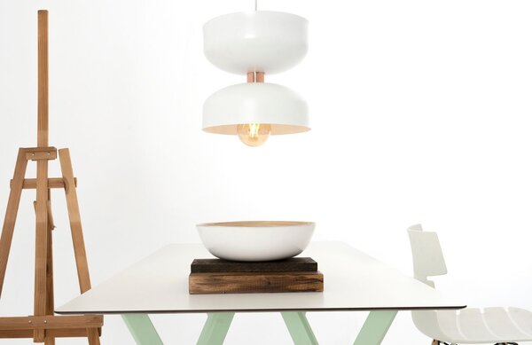 Nordic Design Bílé kovové závěsné světlo Femme L