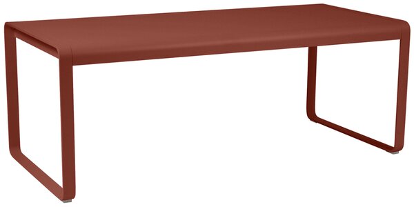 Zemitě červený kovový stůl Fermob Bellevie 196x90 cm