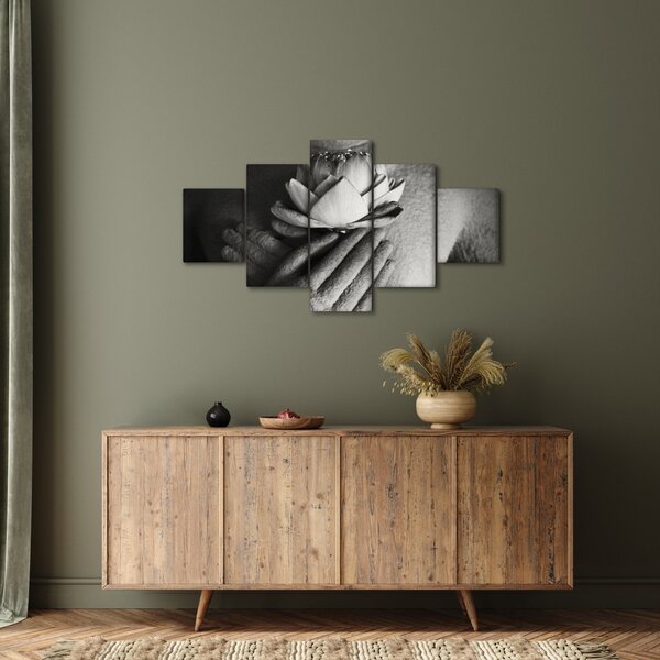 Obraz - Lotos v rukou Buddhy (125x70 cm)