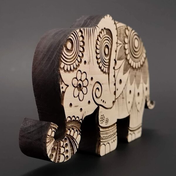 AMADEA Dřevěná dekorace slon, masivní dřevo 15x9,5x1,8 cm