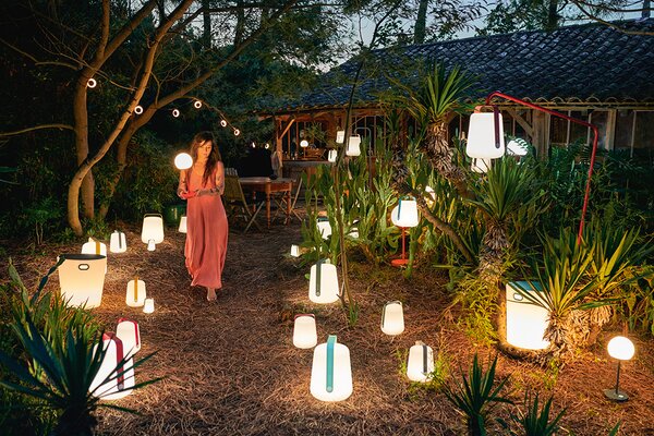 Zemitě červená venkovní lampa Fermob Balad 38 cm