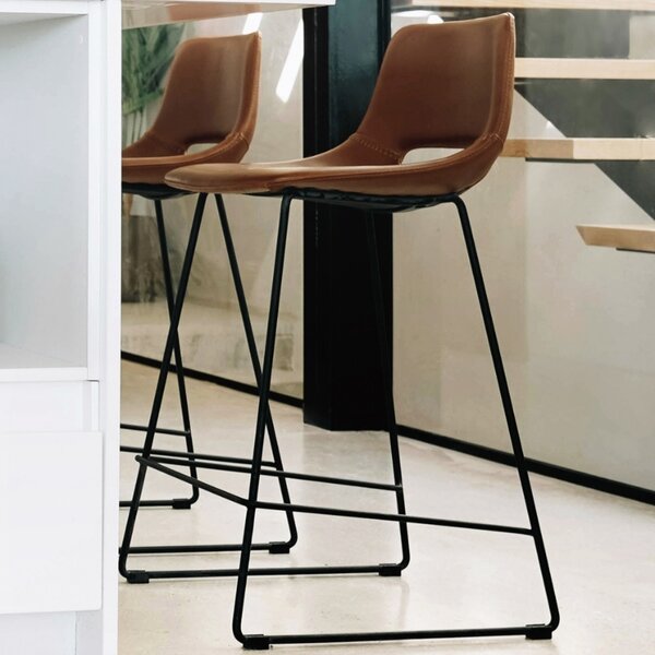 Koňakově hnědá koženková barová židle Kave Home Zahara 65 cm