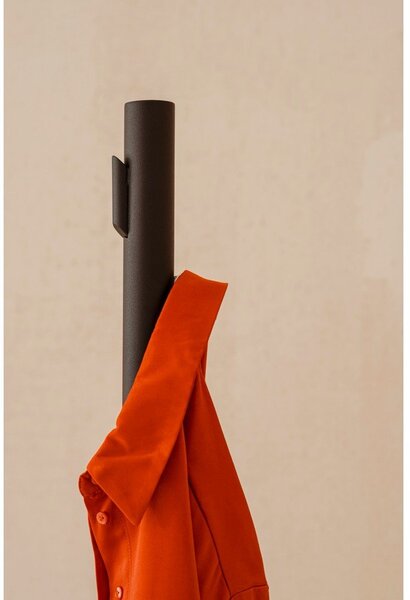 Černý kovový věšák ø 25x183 cm Yuko – noo.ma