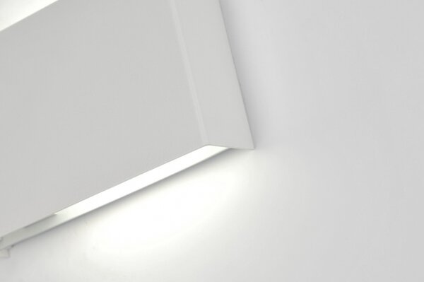 Nástěnné designové bílé svítidlo do chodby Knoxville White (LMD)