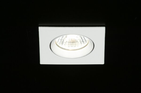 Zápustné designové svítidlo z bíle lakovaného kovu (LMD)