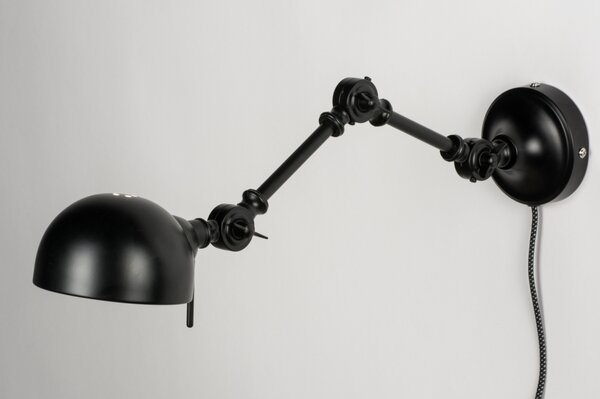 Nástěnné industriální černé svítidlo s kabelem a vypínačem Retro Power Nero (LMD)
