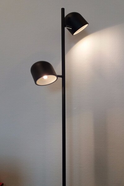 Stojací černá bodová lampa se stmívačem Laurence Fill Nero (LMD)