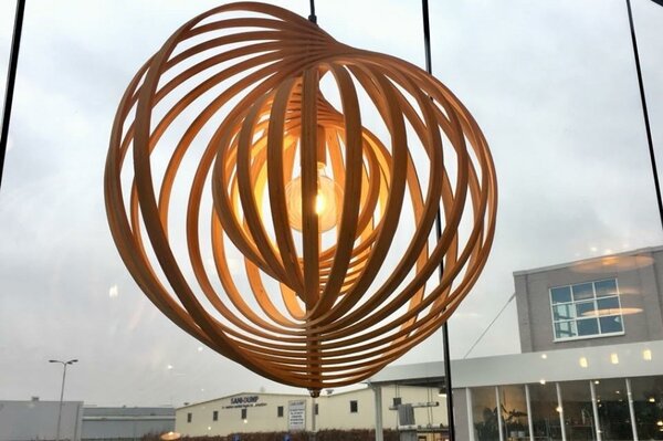 Závěsné designové svítidlo do obýváku Wood Barcelona (LMD)