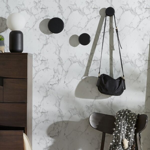 Set tří černých bukových nástěnných věšáků Kave Home Nadua
