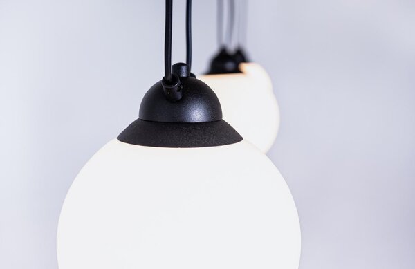 Nordic Design Opálově bílé skleněné závěsné světlo Dion Easy III