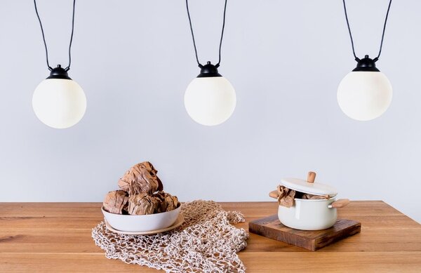 Nordic Design Opálově bílé skleněné závěsné světlo Dion Easy III