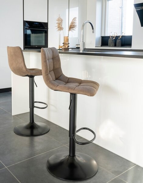 Světle hnědé čalouněné barové židle v sadě 2 ks s nastavitelnou výškou (výška sedáku 63 cm) Middelfart – House Nordic