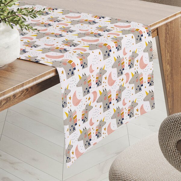 Biante Dětský bavlněný běhoun na stůl Sandra SA-562 Spící jednorožci mezi hvězdičkami na bílém 20x120 cm
