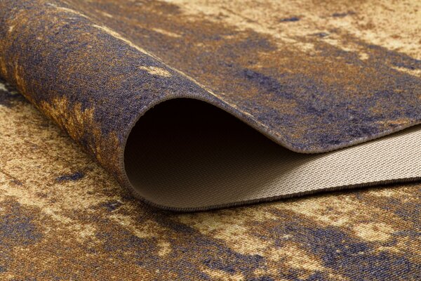 Associated Weavers Běhoun pogumovaný DIGITAL - CONCRETE Beton Abstraktní zlatý Šíře: 65 cm