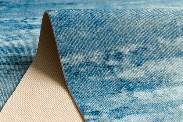 Associated Weavers Běhoun pogumovaný DIGITAL - CONCRETE Beton abstraktní modrý Šíře: 65 cm