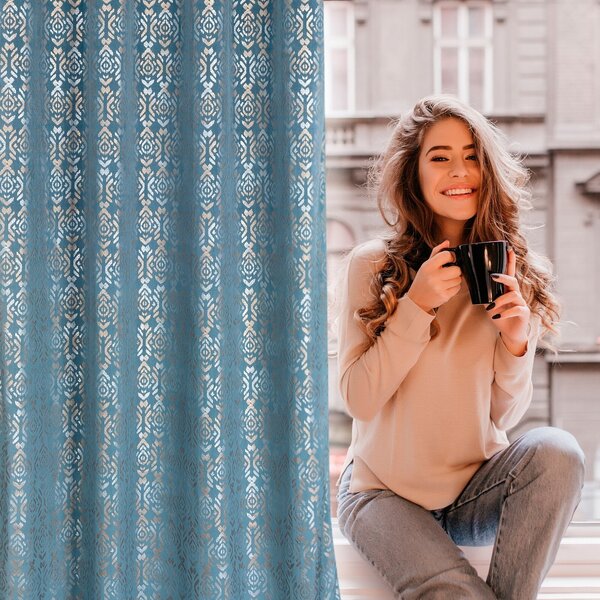 ZATEMŇOVACÍ ZÁVĚS NA KROUŽCÍCH LAURA 140X250 CM MODRÁ