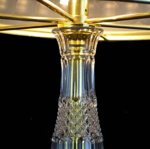 WRANOVSKY Nižší stojací lampa ve stylu Bohemia Baccarat se stínidlem z pískovaného skla a mosaznými odlitky. W308031100FL