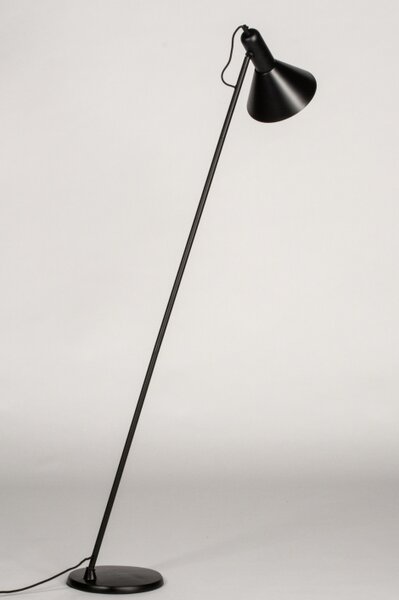 Stojací lampa Classicon Nero (LMD)