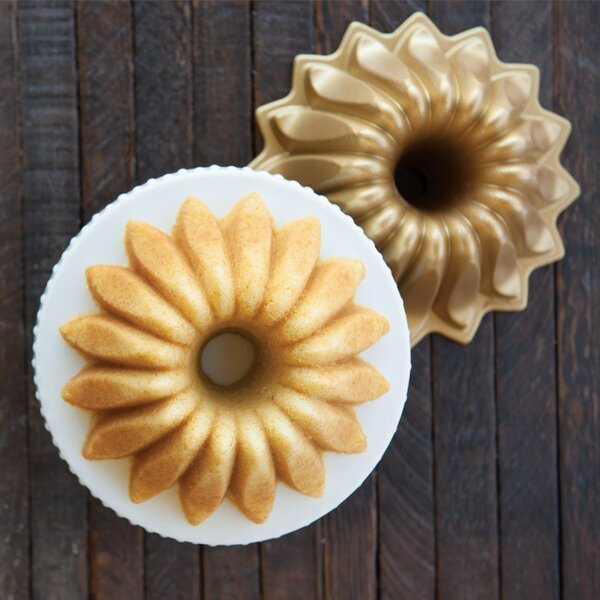 Nordic Ware forma na bábovku Lotus, 5 cup, zlatá