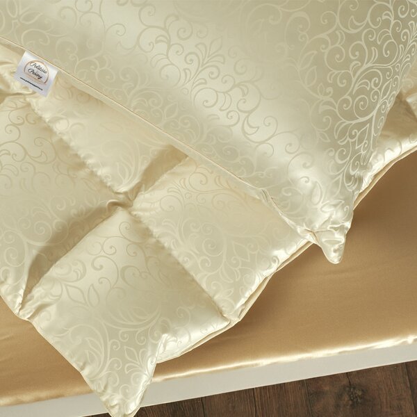 Tříkomorový péřový polštář Royal Silk: Champagne 70x90cm Střední