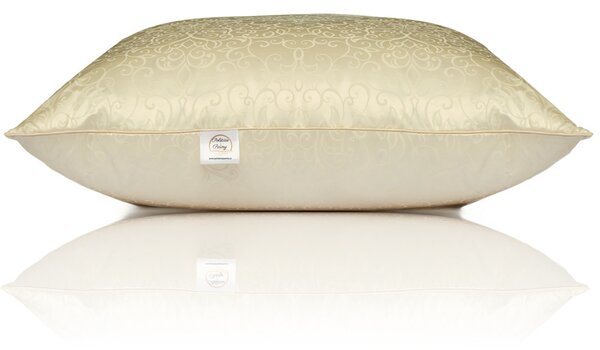 Tříkomorový péřový polštář Royal Silk: Champagne 70x90cm Střední